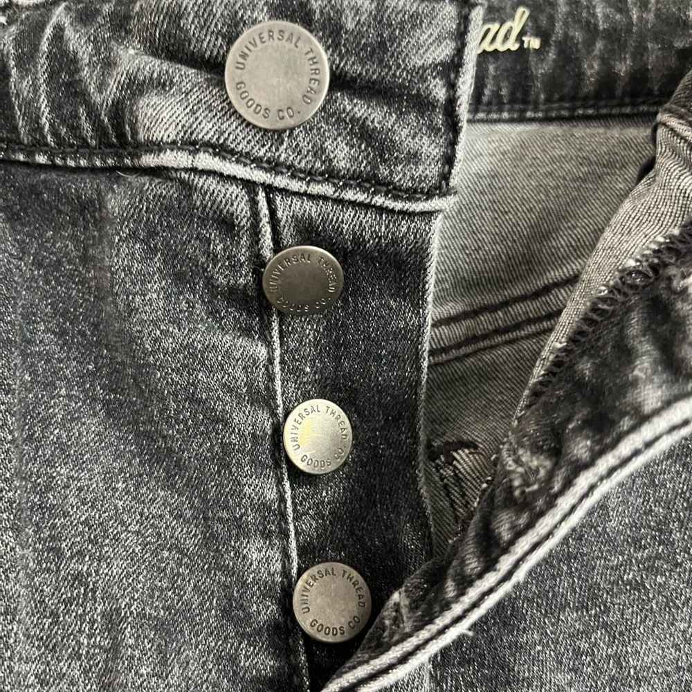 Universal Thread Mid Rise Jean Short - Picture 2 of 3